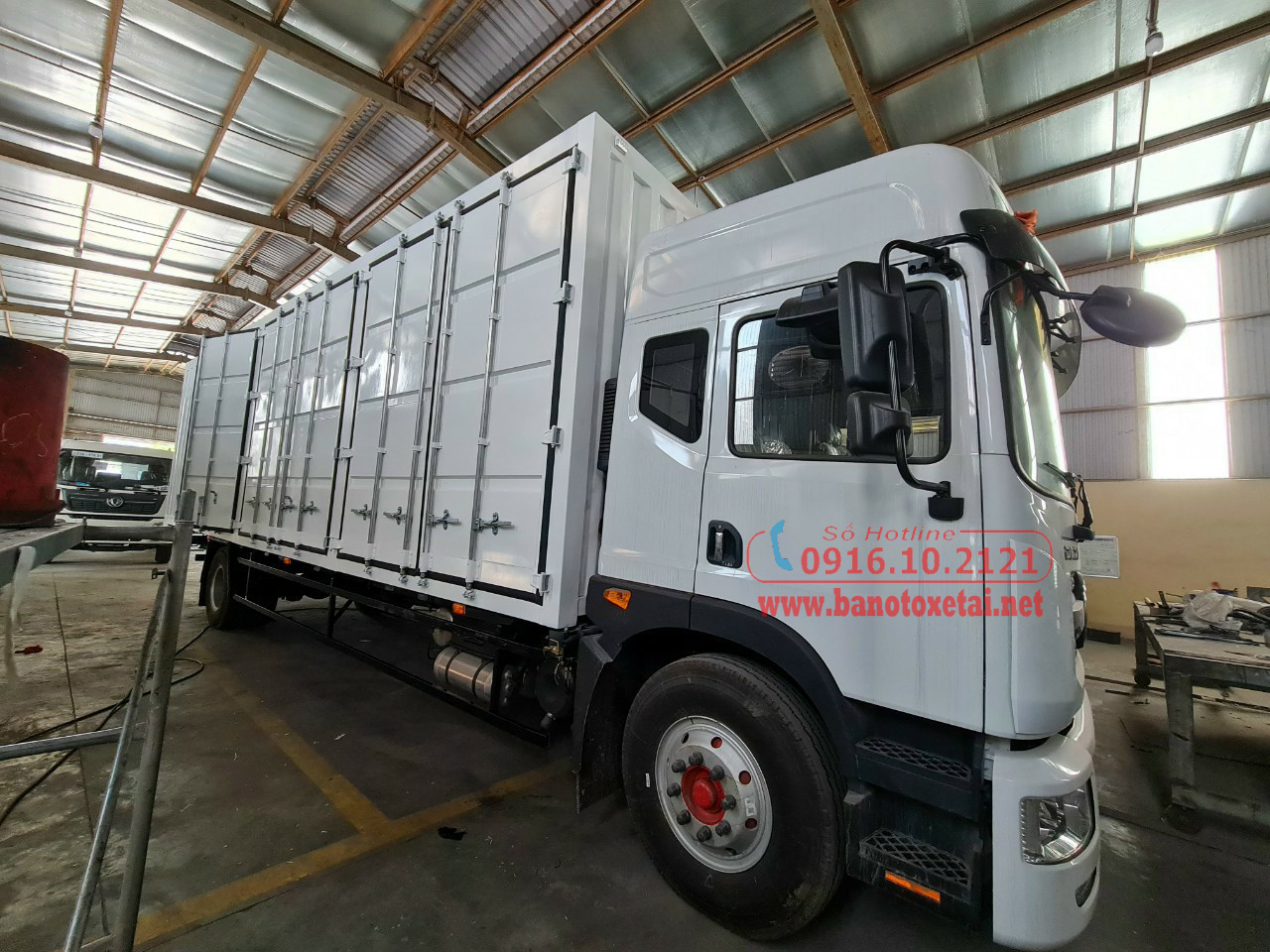 Xe tải thùng kín container Dongfeng D12